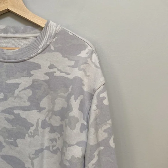 ❗️SOLD❗️2020 Lululemon Grey Camouflage LS Perfectly  Crew Sweatshirt Si… - Picture 4 of 6